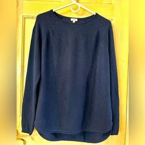 Vince Cashmere Wool Blend Shirttail Sweater in Marine Blue. Women’s Small